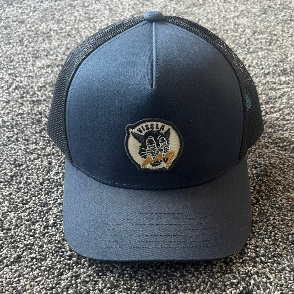 Like NEW! VISSLA Navy and Black Mesh Adjustable Hat